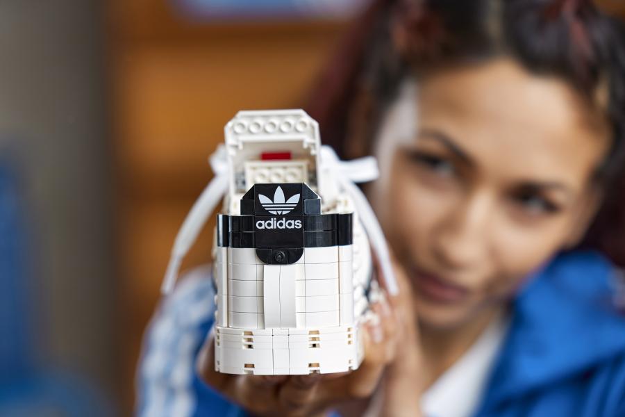 值得收藏!Adidas联名LEGO推出Originals Superstar鞋款和积木:积木将按照成人尺寸制作+可自由组装,售RM449.90 ...