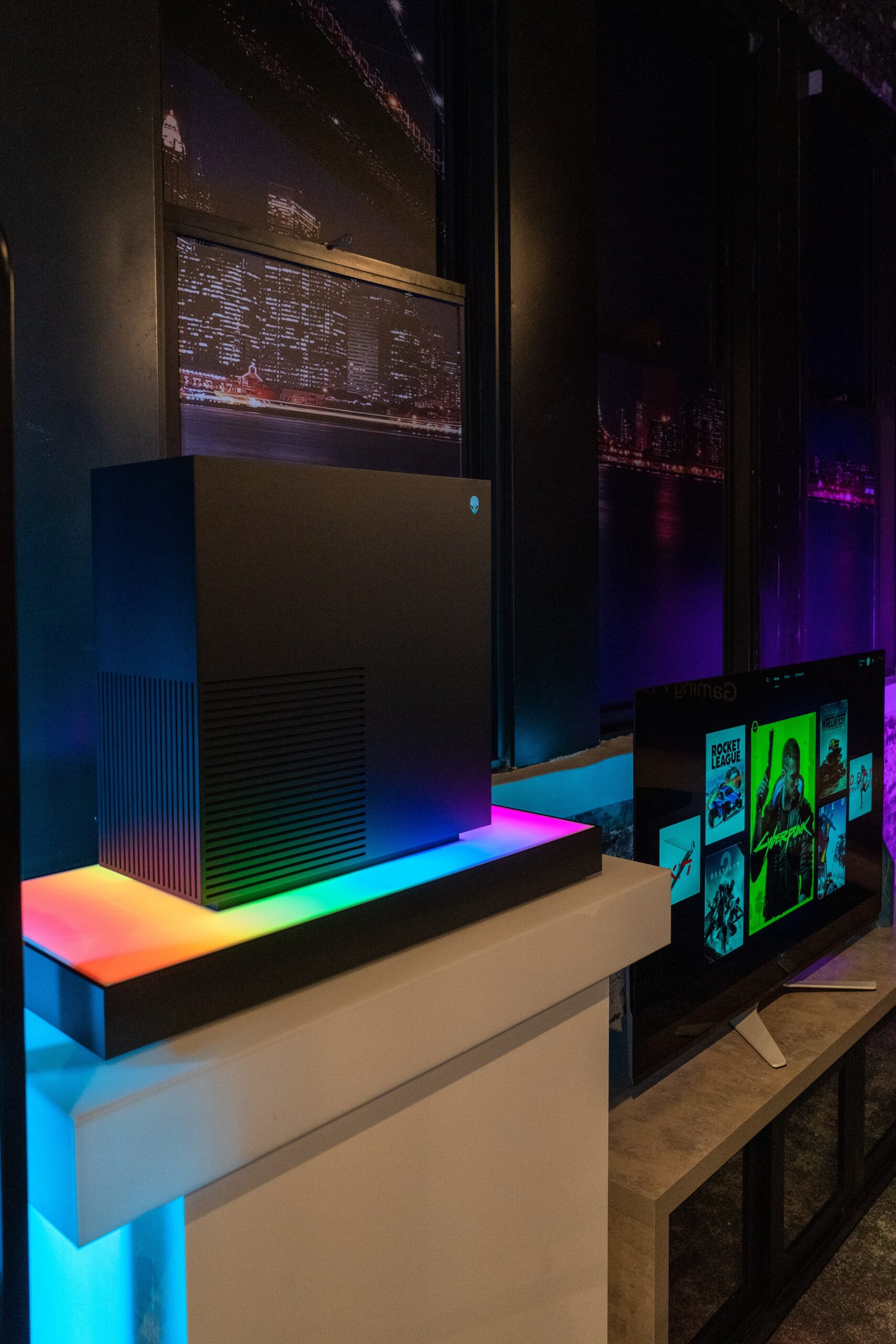 Concept Nyx and TV vertical scaled