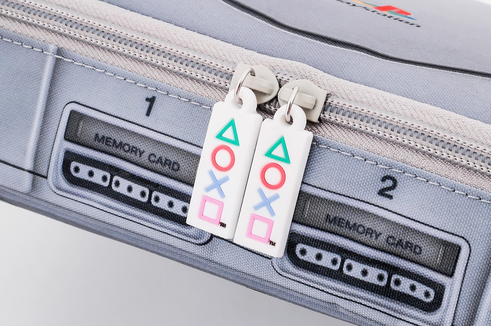 初代 PlayStation 主机原尺寸收納包大马开放预购,预计售价RM122! - Zing Gadget