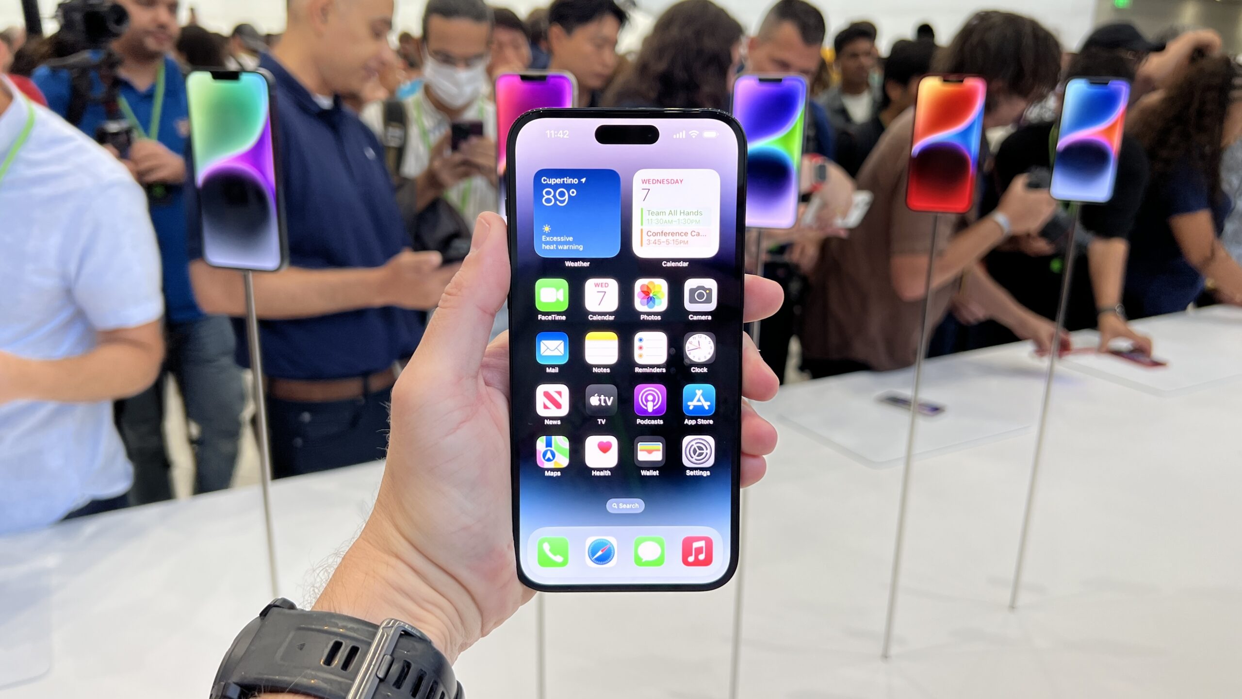 iPhone 14系列26个重点整理!挖孔屏细节满满、摄像头升级等细节一次看完!